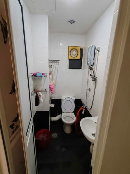 Kondominium untuk Disewa di Taman Desa Relau 2 - Sam Yeoh - Bathroom - PropertyGuru.com.my