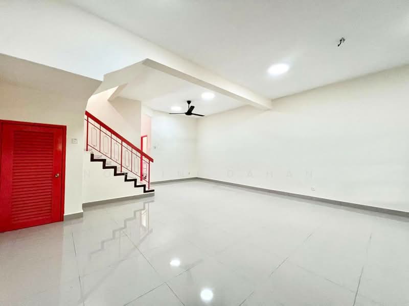 2-storey Terraced House for Sale in Semenyih (Selangor) - Noraini Dahan - Living Room - PropertyGuru.com.my