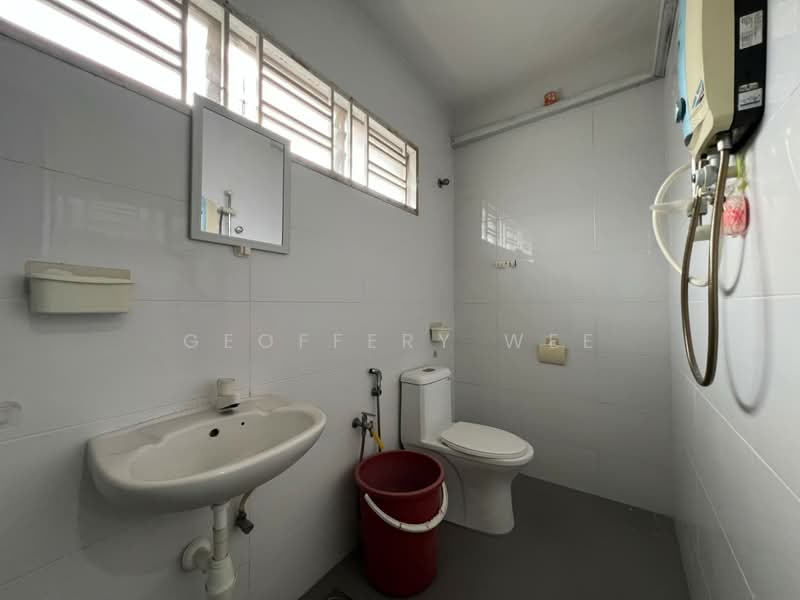 2-storey Terraced House for Rent in Taman Merdeka (Batu Berendam) - Geoffery Wee - Bathroom - PropertyGuru.com.my