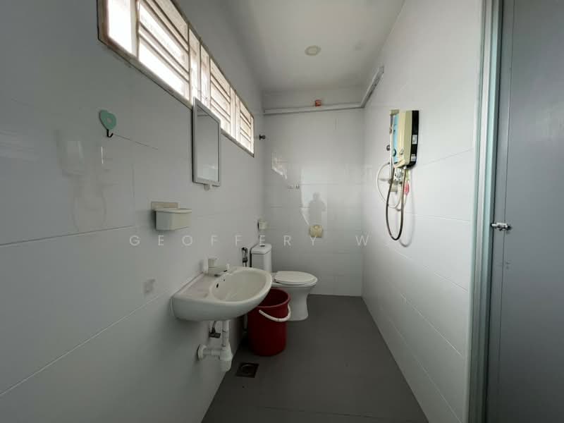 2-storey Terraced House for Rent in Taman Merdeka (Batu Berendam) - Geoffery Wee - Bathroom - PropertyGuru.com.my