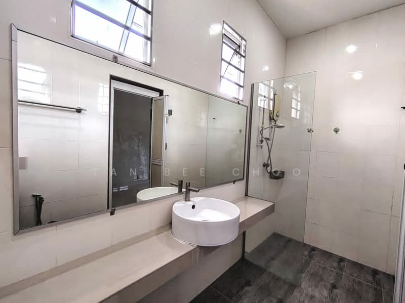 Rumah Teres 3 Tingkat untuk Dijual di Taman Tasik Prima (Puchong) - Tan Bee Choo - Bathroom - PropertyGuru.com.my