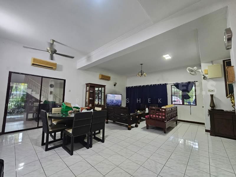 2-storey Terraced House for Sale in Kota Kemuning (Shah Alam) - Irish Shek - Living Room - PropertyGuru.com.my