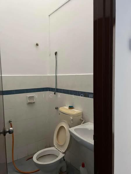 Rumah Teres 1 Tingkat untuk Disewa di Taman Setia Indah (Tebrau) - Nick Low - Bathroom - PropertyGuru.com.my