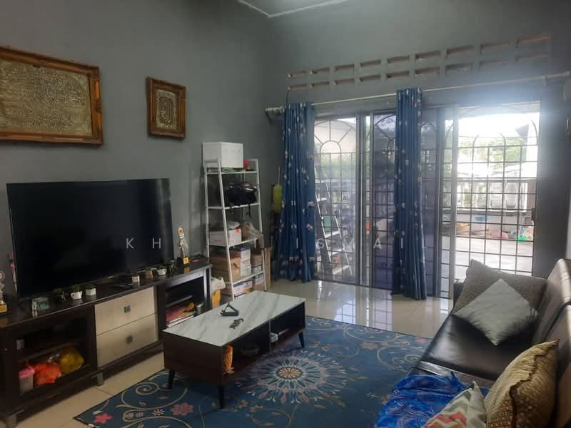 Rumah Teres 1-Tingkat untuk Dijual di Taman Harmoni (Jementah) - Khairi Ismail - Living Room - PropertyGuru.com.my