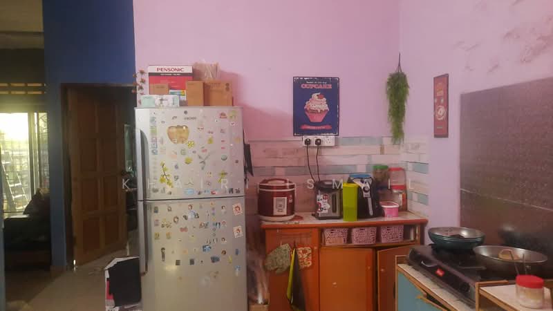 Rumah Teres 1-Tingkat untuk Dijual di Taman Harmoni (Jementah) - Khairi Ismail - Kitchen - PropertyGuru.com.my