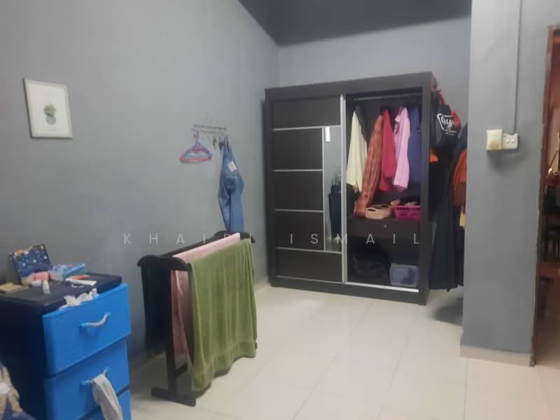 Rumah Teres 1-Tingkat untuk Dijual di Taman Harmoni (Jementah) - Khairi Ismail - Bedroom - PropertyGuru.com.my