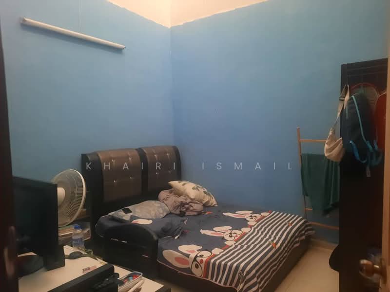 Rumah Teres 1-Tingkat untuk Dijual di Taman Harmoni (Jementah) - Khairi Ismail - Bedroom - PropertyGuru.com.my