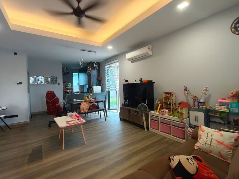 2-storey Terraced House for Sale in Taman Austin Duta (Tebrau) - William Tay - Living Room - PropertyGuru.com.my