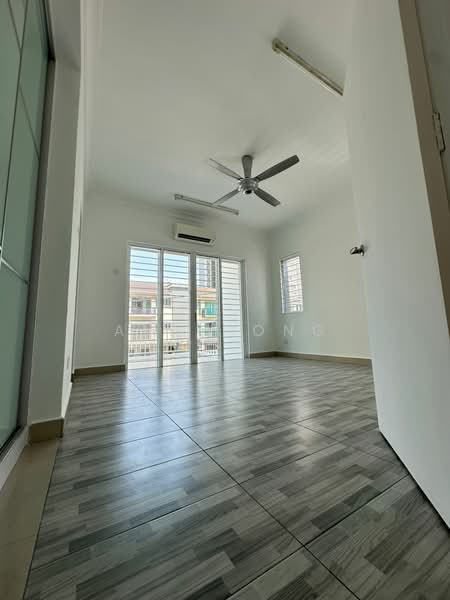 Rumah Teres 2.5 Tingkat untuk Dijual di Taman Seri Minang (Cheras) - Amy Hong - Living Room - PropertyGuru.com.my