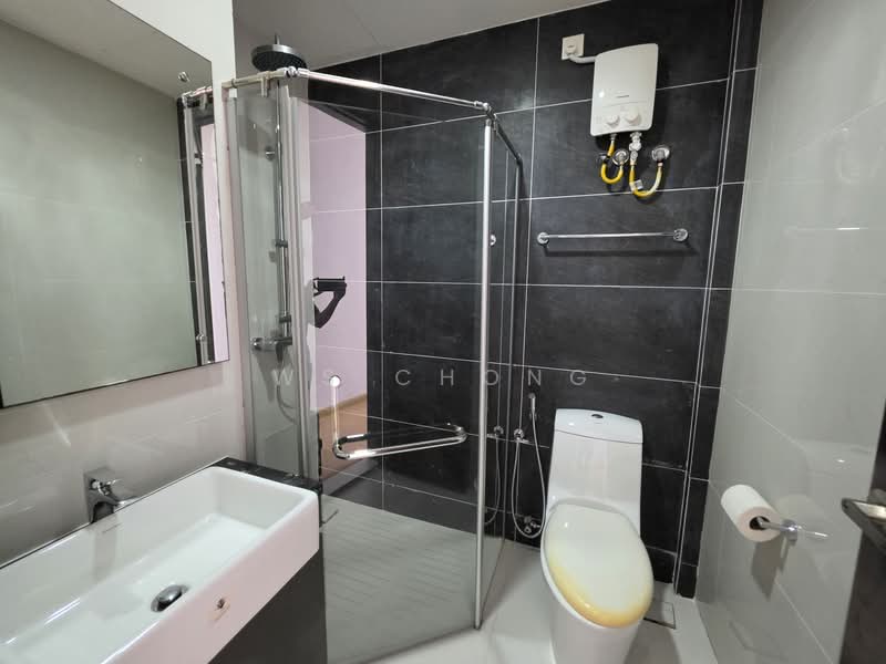 Condominium for Rent at Amberside @ Country Garden Danga Bay - Ws Chong - Bathroom - PropertyGuru.com.my