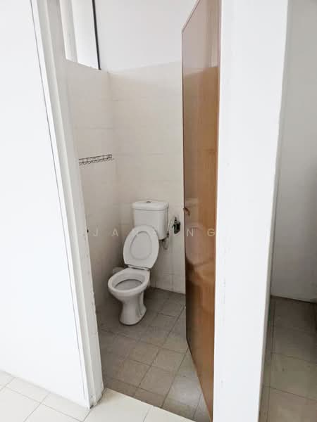 Shop / Office for Rent in Raja Uda (Butterworth) - Jane Ng - Bathroom - PropertyGuru.com.my