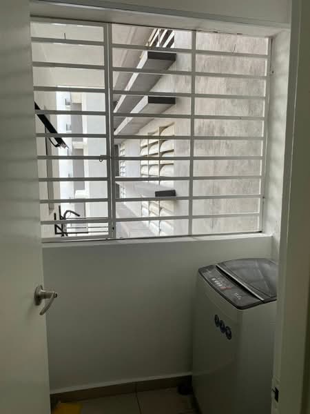 Pangsapuri untuk Dijual di Vista Mahogani @ Saujana Impian - Dennis Chang - Balcony - PropertyGuru.com.my