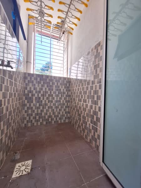 Pangsapuri untuk Dijual di Cahaya Villa Residence - Lily Siow - Laundry/ Yard Area - PropertyGuru.com.my