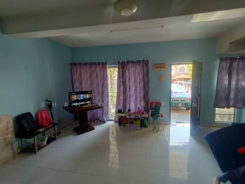 Rumah Teres 2 Tingkat untuk Dijual di Seksyen 8 (Bangi) - Shahrol Ariffin - Living Room - PropertyGuru.com.my