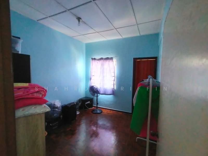 Rumah Teres 2 Tingkat untuk Dijual di Seksyen 8 (Bangi) - Shahrol Ariffin - Bedroom - PropertyGuru.com.my