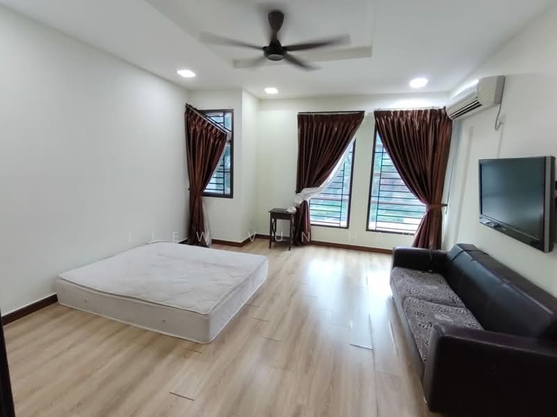 Rumah Teres 2 Tingkat untuk Disewa di Taman Mount Austin (Tebrau) - Liew Vun Hau - Living Room - PropertyGuru.com.my