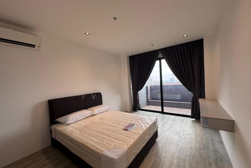 Kediaman Servis untuk Dijual di Lumi Tropicana Serviced Residence - Ivan Lee - Bedroom - PropertyGuru.com.my