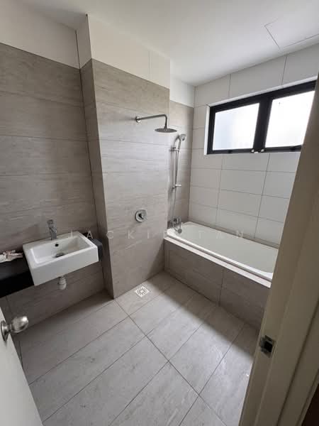3-storey Terraced House for Sale in Mutiara Heights (Kajang) - Jackie Tan - Bathroom - PropertyGuru.com.my