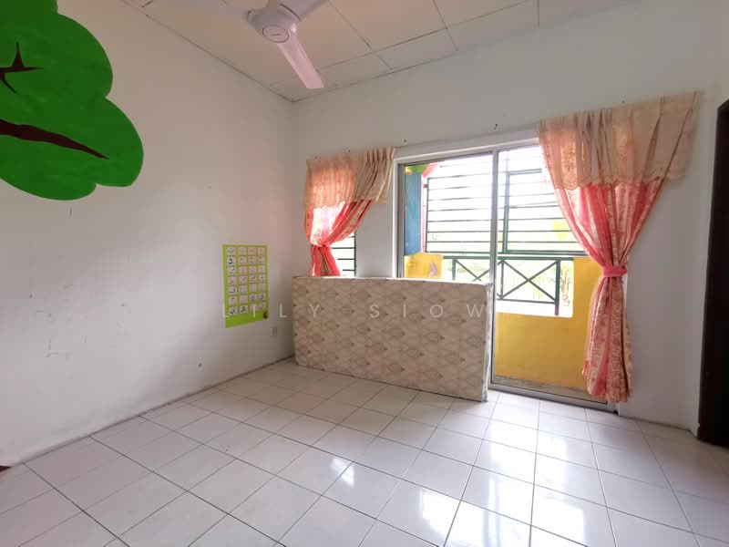 2-storey Terraced House for Sale in Lestari Putra (Seri Kembangan) - Lily Siow - Interior - PropertyGuru.com.my