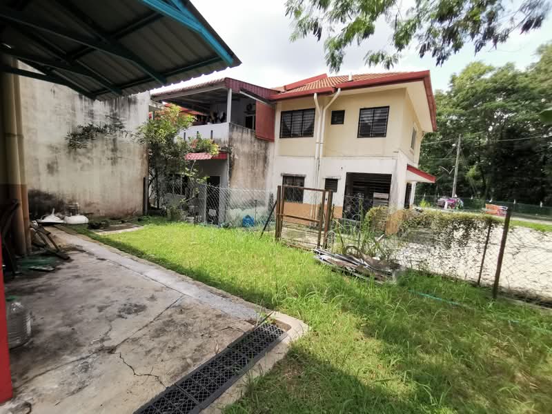 2-storey Terraced House for Sale in Lestari Putra (Seri Kembangan) - Lily Siow - Exterior - PropertyGuru.com.my