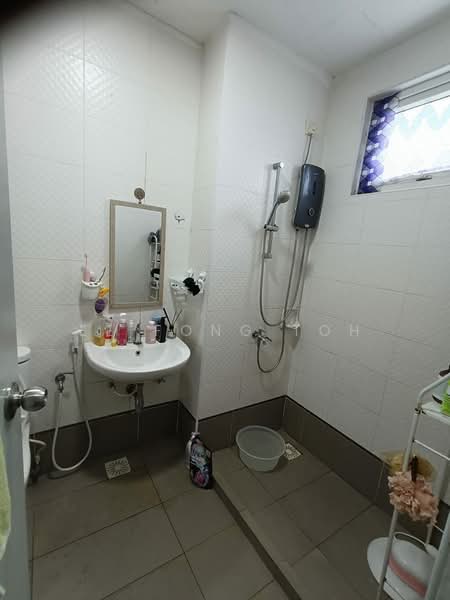 Service Residence for Sale at Seasons Amara Larkin - Ee Fong Toh - Bathroom - PropertyGuru.com.my