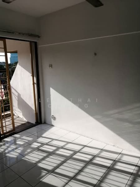 Pangsapuri untuk Dijual di Pangsapuri Perdana - Lee Thai Chung - Balcony - PropertyGuru.com.my