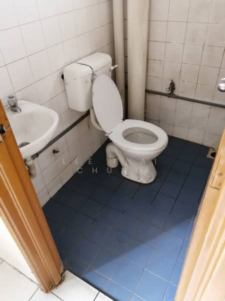 Pangsapuri untuk Dijual di Pangsapuri Perdana - Lee Thai Chung - Bathroom - PropertyGuru.com.my