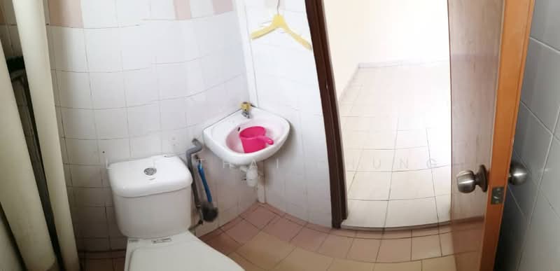 Pangsapuri untuk Dijual di Pangsapuri Perdana - Lee Thai Chung - Bathroom - PropertyGuru.com.my