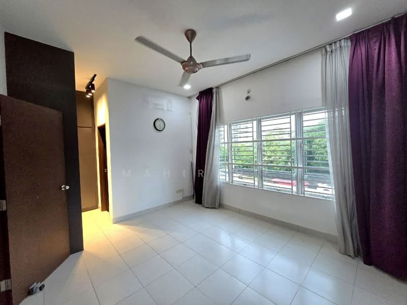Rumah Teres 2 Tingkat untuk Dijual di Kajang (Selangor) - Mahirah . - Living Room - PropertyGuru.com.my