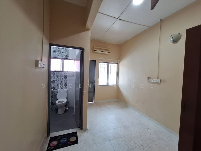 2-storey Terraced House for Rent in Taman Sri Muda (Shah Alam) - Vincent Vince - Bathroom - PropertyGuru.com.my