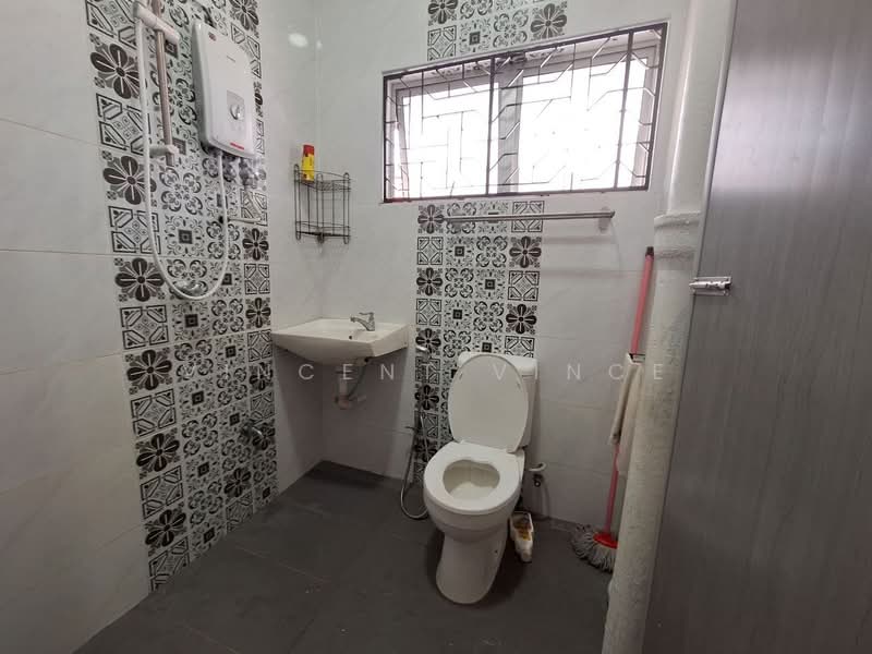 2-storey Terraced House for Rent in Taman Sri Muda (Shah Alam) - Vincent Vince - Bathroom - PropertyGuru.com.my