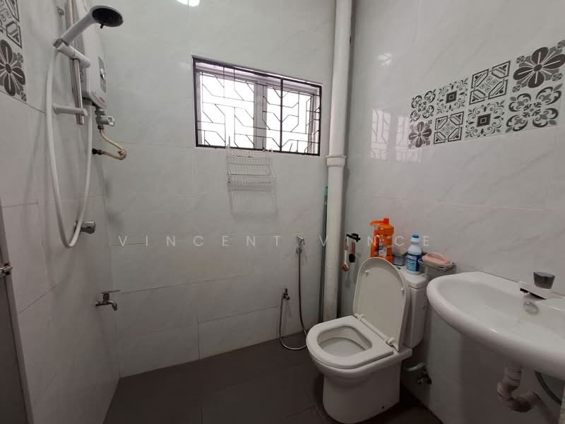 2-storey Terraced House for Rent in Taman Sri Muda (Shah Alam) - Vincent Vince - Bathroom - PropertyGuru.com.my