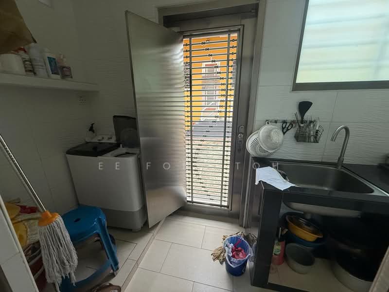 2-storey Terraced House for Sale in Taman Bukit Mewah (Tampoi) - Ee Fong Toh - Kitchen - PropertyGuru.com.my