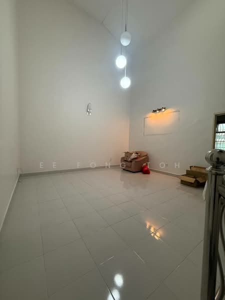 2-storey Terraced House for Sale in Taman Bukit Mewah (Tampoi) - Ee Fong Toh - Living Room - PropertyGuru.com.my