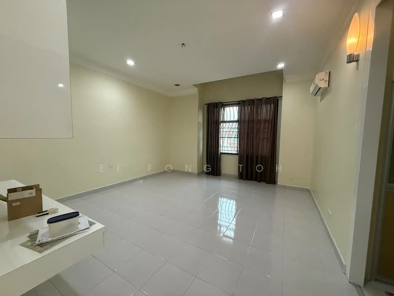 2-storey Terraced House for Sale in Taman Bukit Mewah (Tampoi) - Ee Fong Toh - Living Room - PropertyGuru.com.my