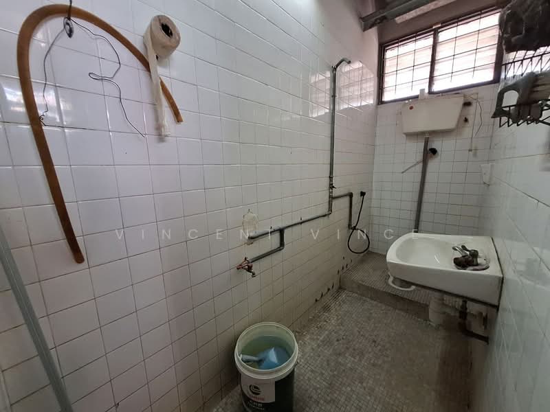 Shop / Office for Sale in Seri Kembangan (Selangor) - Vincent Vince - Bathroom - PropertyGuru.com.my