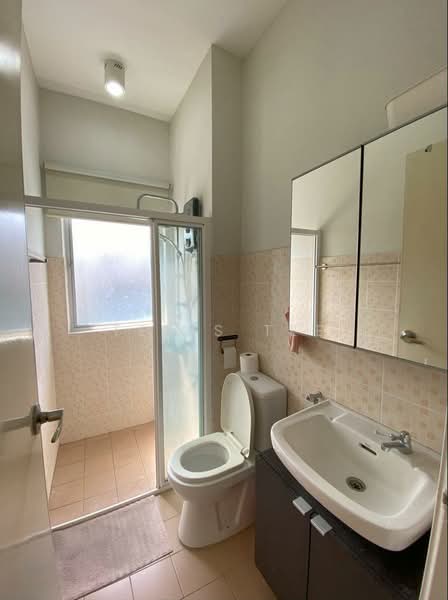 Townhouse for Rent in Saujana Impian (Kajang) - Teris Tee - Bathroom - PropertyGuru.com.my