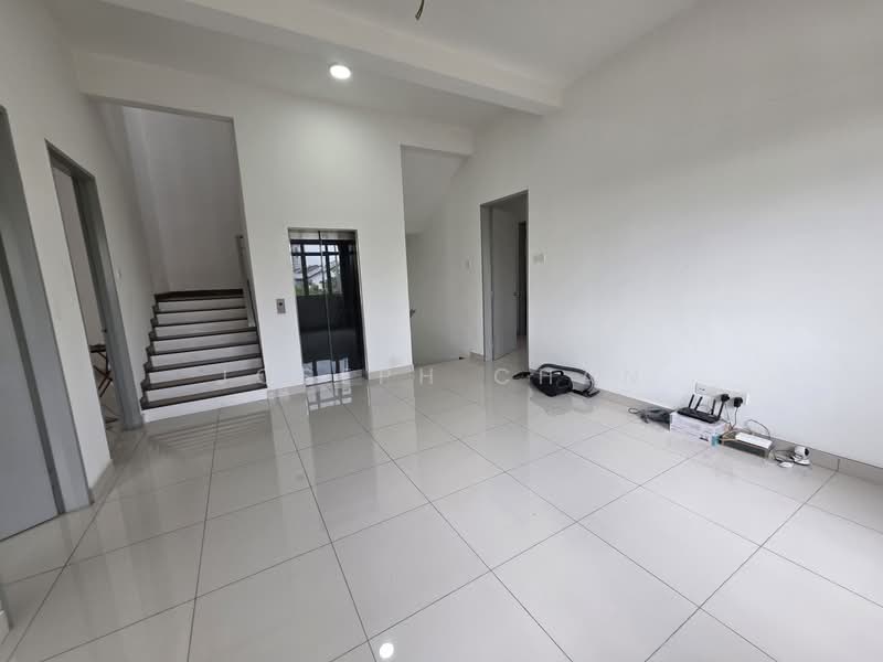 Rumah Berkembar untuk Dijual di U12, Taman Desa Alam (Shah Alam) - Joseph Chan - Family hall 1st floor - PropertyGuru.com.my