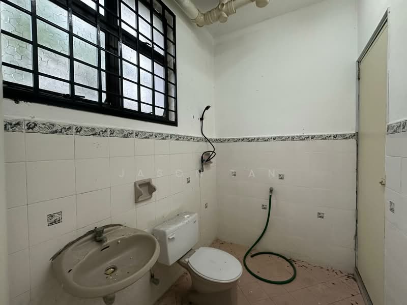 Rumah Teres 2 Tingkat untuk Dijual di Taman Desa Cemerlang (Ulu Tiram) - Jason Tan - Bathroom - PropertyGuru.com.my