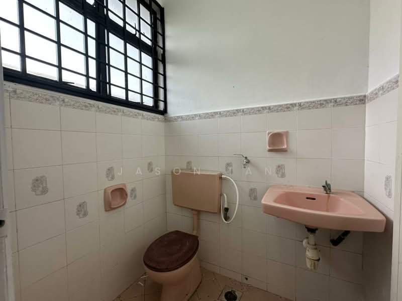 Rumah Teres 2 Tingkat untuk Dijual di Taman Desa Cemerlang (Ulu Tiram) - Jason Tan - Bathroom - PropertyGuru.com.my