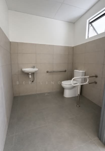 Shop for Rent in Kotasas (Kuantan) - Bee Ling Yap - Bathroom - PropertyGuru.com.my