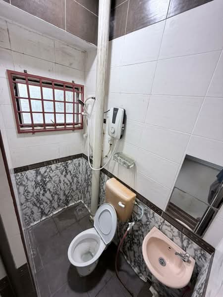 Rumah Teres 2 Tingkat untuk Dijual di Taman Kosas (Ampang) - Wayne Yap - Bathroom - PropertyGuru.com.my