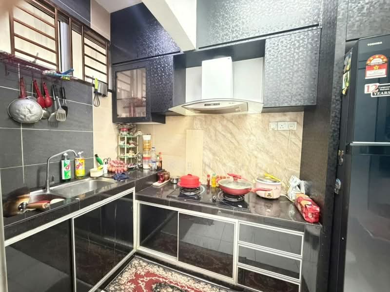 Rumah Teres 2 Tingkat untuk Dijual di Taman Bestari Indah (Ulu Tiram) - Darren Ho - Kitchen - PropertyGuru.com.my