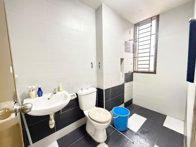 Rumah Teres 2 Tingkat untuk Dijual di Taman Bestari Indah (Ulu Tiram) - Darren Ho - Bathroom - PropertyGuru.com.my