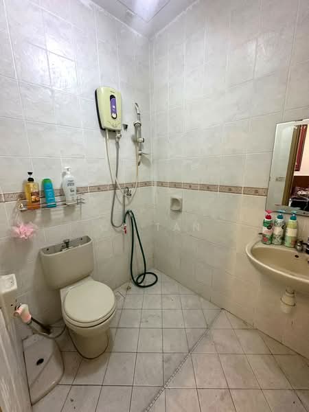 Semi-Detached House for Sale in Taman Desa Tebrau (Tebrau) - CS Tan - Bathroom - PropertyGuru.com.my