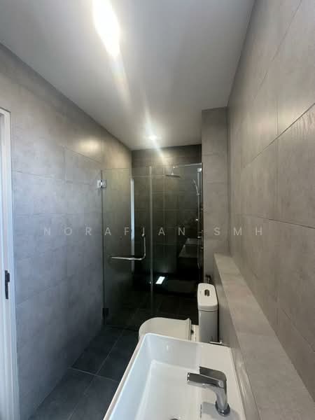 Servis Apartment untuk Disewa di SWNK Houze @ BBCC - Norafian SMH - Bathroom - PropertyGuru.com.my