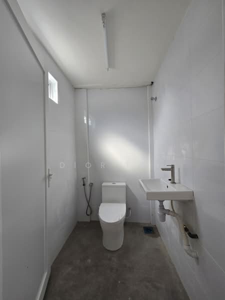 Shop / Office for Rent in Kuala Terengganu (Terengganu) - Dior Toh - Bathroom - PropertyGuru.com.my