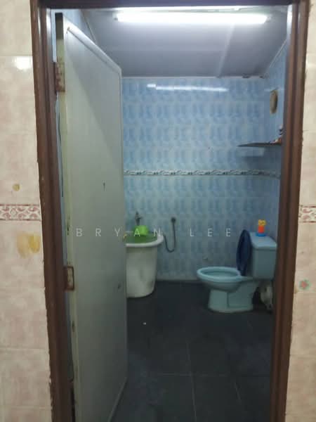 Rumah Teres 2 Tingkat untuk Dijual di Taman Medan Baru (Petaling Jaya) - Bryan Lee - Bathroom - PropertyGuru.com.my