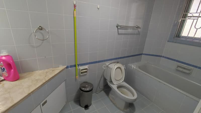Condominium for Rent at The Straits View Condominium - Blue Chan - Bathroom - PropertyGuru.com.my
