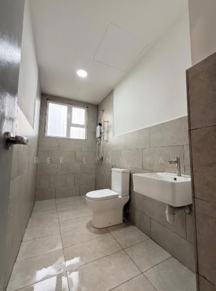 Kondominium untuk Disewa di Mahkota Valley @ Indera Mahkota - Bee Ling Yap - Bathroom - PropertyGuru.com.my